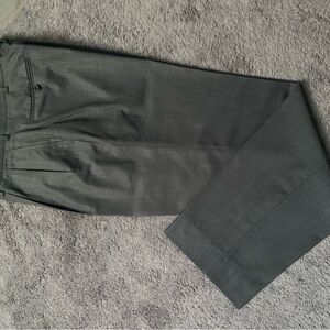 Perry Ellis Gray Dress Pants. Pleated front. 32 x 34.